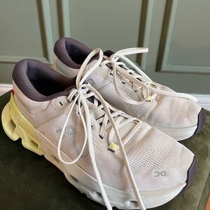 On Running Cloudrunner Sneakers Women’s 10 Cream Ivory Athletic Running Shoes